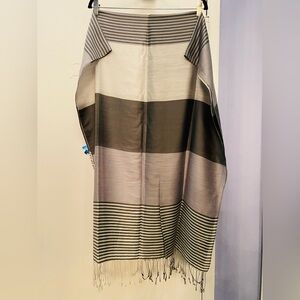Silky grey striped pashmina 🩶